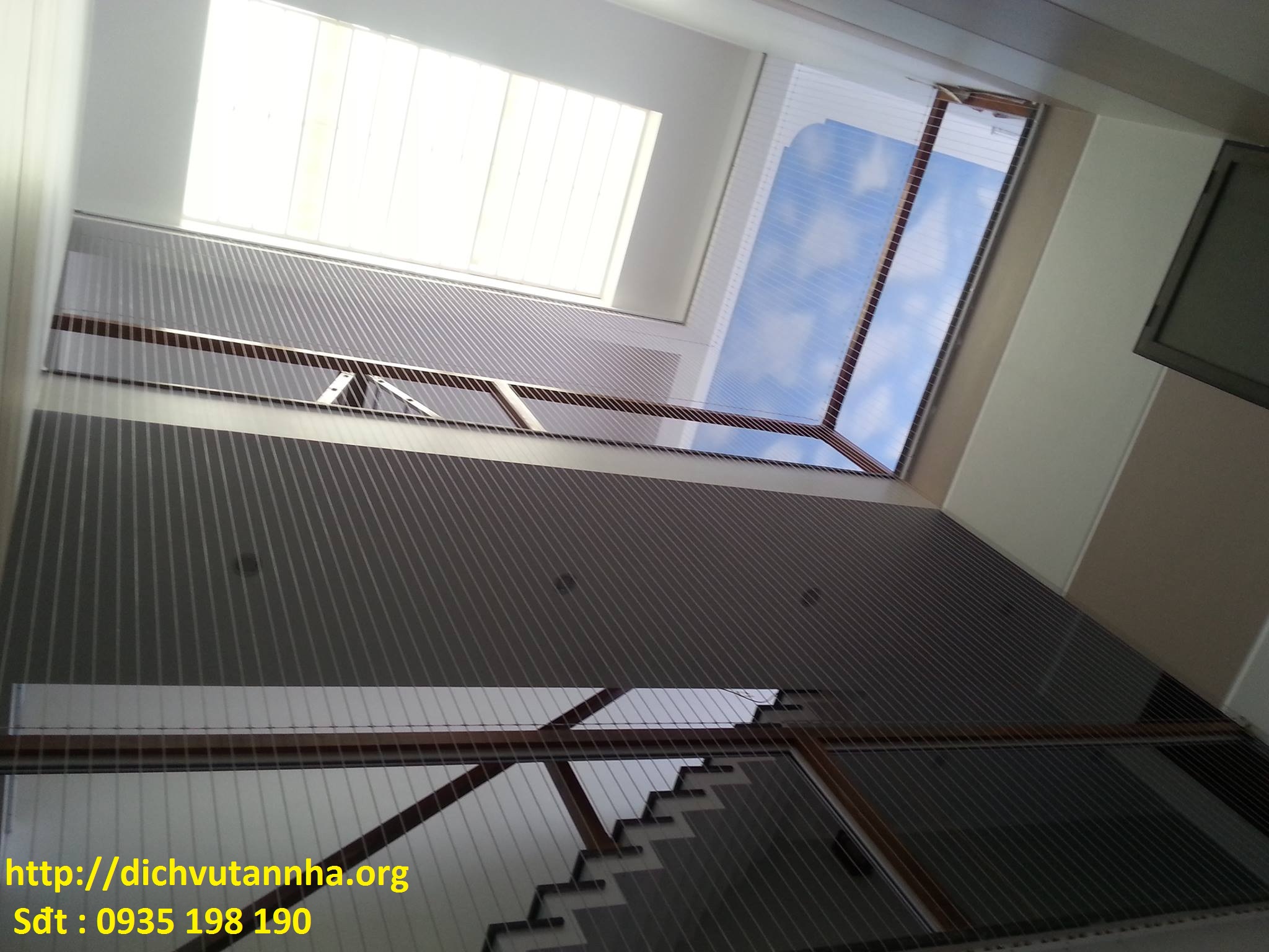 Cửa hàng lắp đặt lưới an toàn cầu thang đẹp tại Nguyễn Hữu Thọ