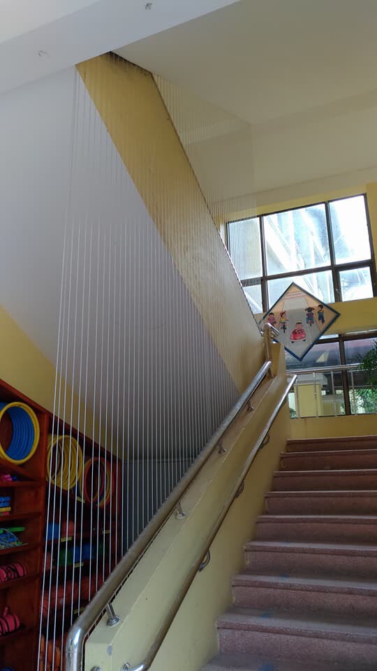 lưới bảo vệ cầu thang an toàn cho trường học