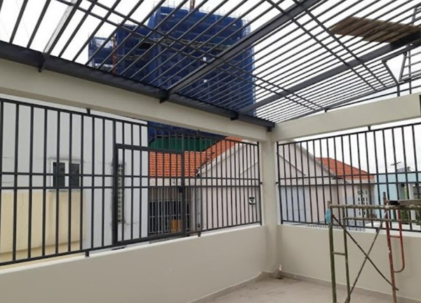 Khung sắt bảo vệ an toàn ban công